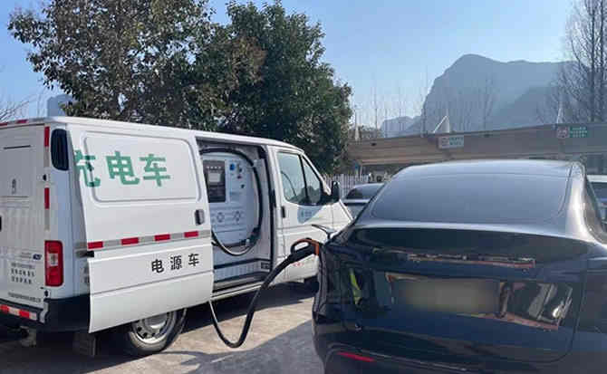 江华汽车搭电